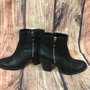 Simply Vera Vera Wang Shoes - Simply Vera Ankle Leather Boot Heels 7.5 Simply Vera Vera Wang Shoes - Simply Vera Ankle Leather Boot Heels 7.5
